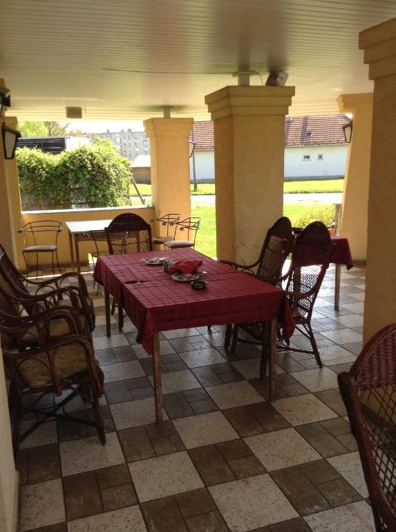 Hotel Fonix Fogado Lenti Esterno foto